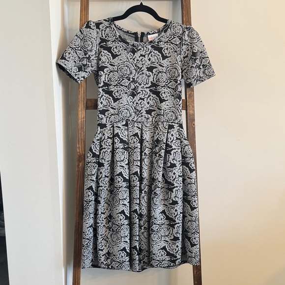 LuLaRoe Elegant Amelia Dress - Picture 1 of 2